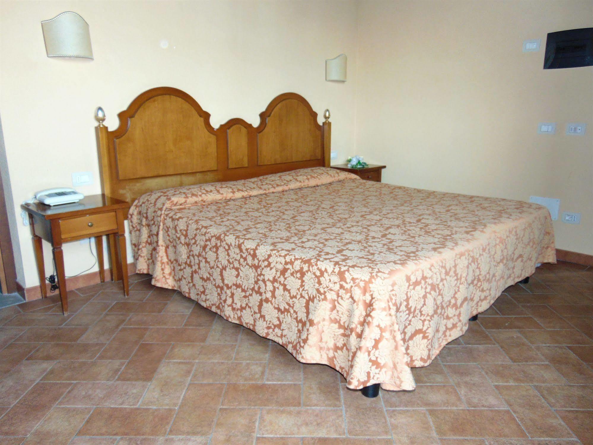 Resort Casale Le Torri Ponsacco Exterior foto